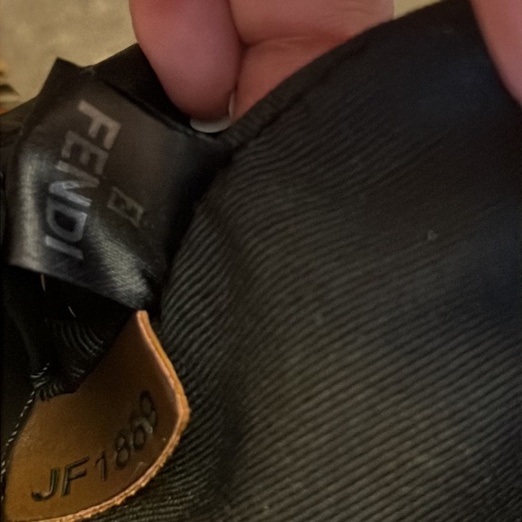 Fendi Baguette Logo Shoulderbag - Picture 15 of 16